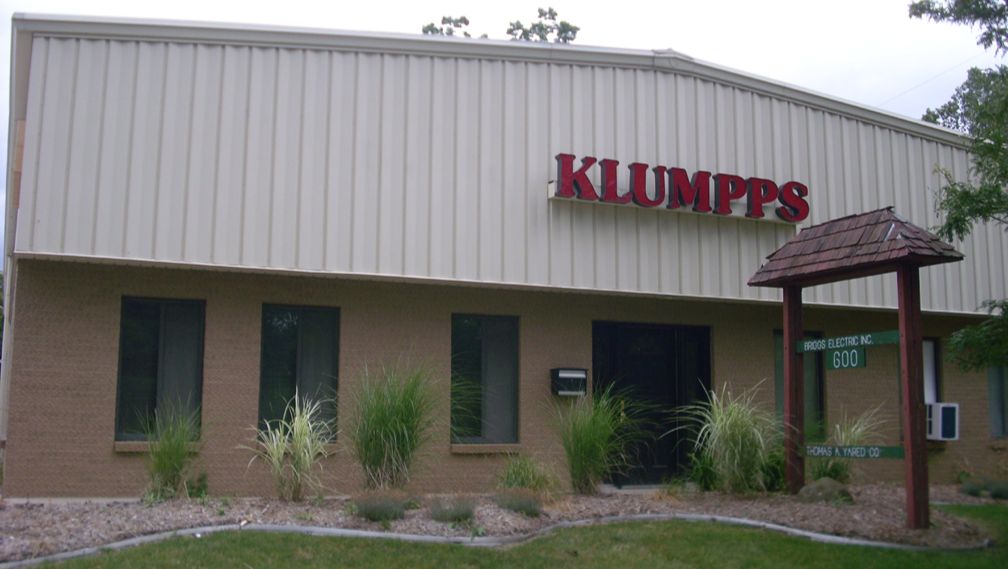 The exterior of Klumpps Leather & Luggage, a luggage store in Grand Rapids, MI